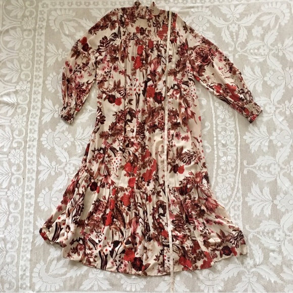 H&M loose oversized floral maxi dress with smocked neckline and cuffs size 4P - Picture 4 of 14